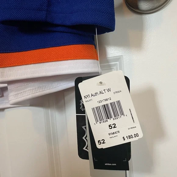 New York Islanders Alternate Jersey - Picture 2 of 4